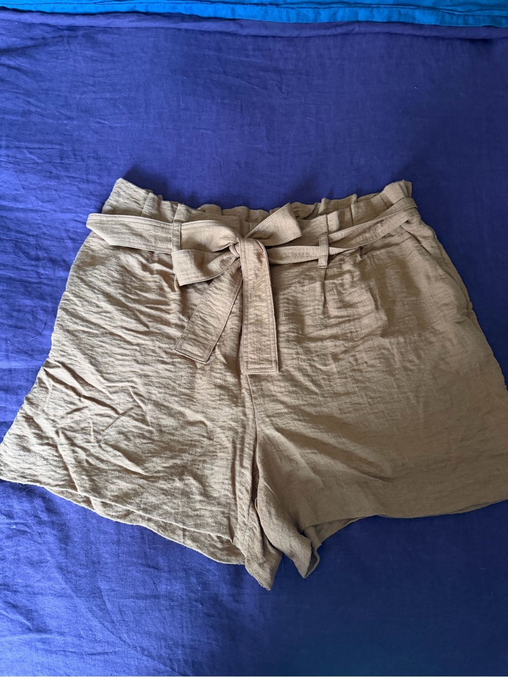 High-Rise Paperbag shorts with belt